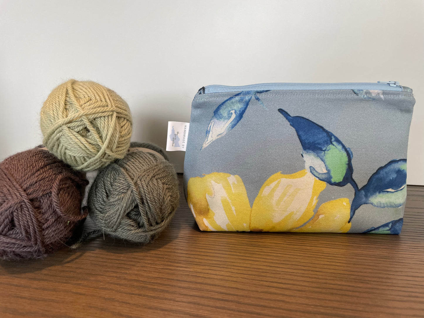 Medium zip pouch