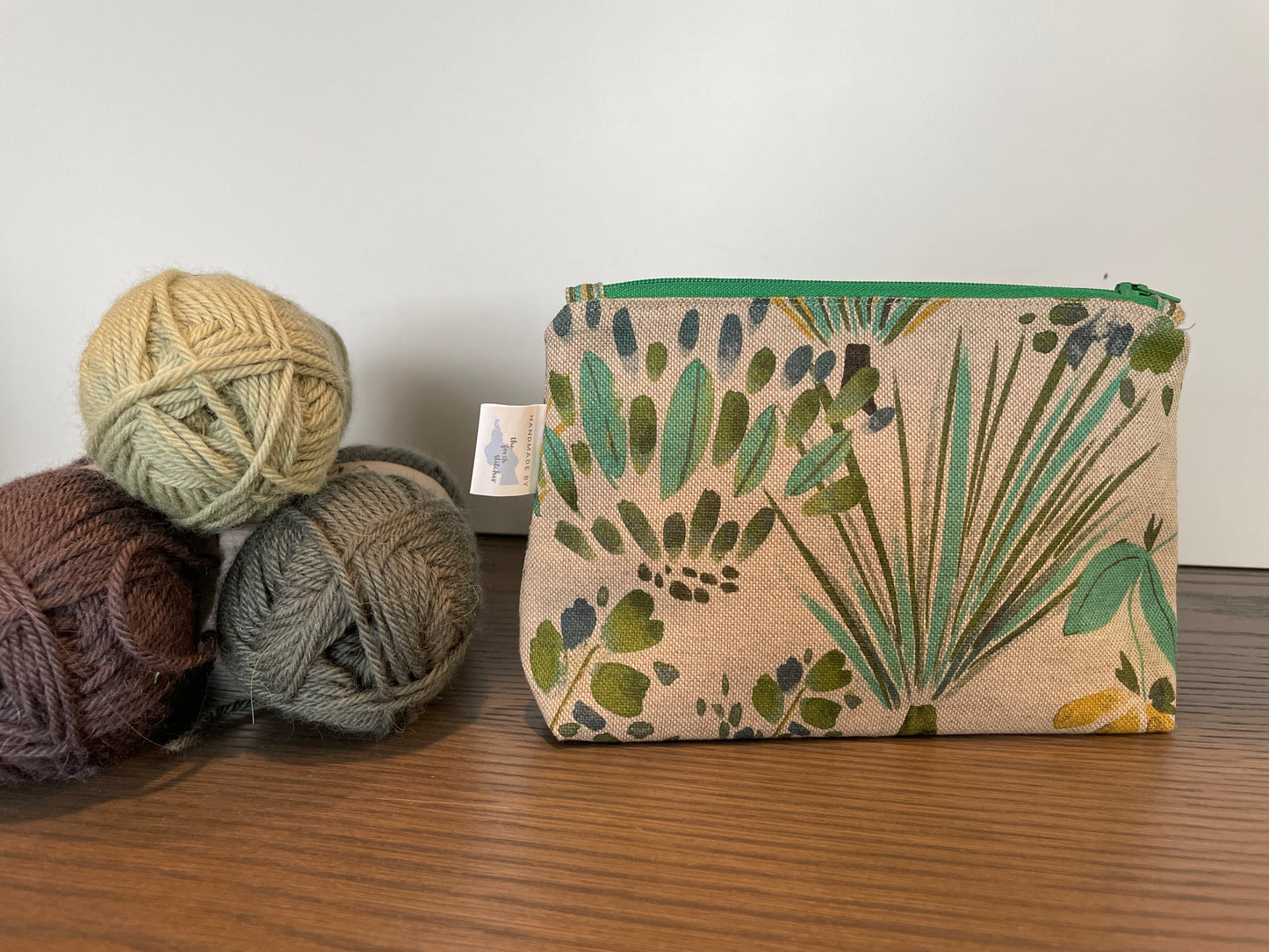 Medium zip pouch