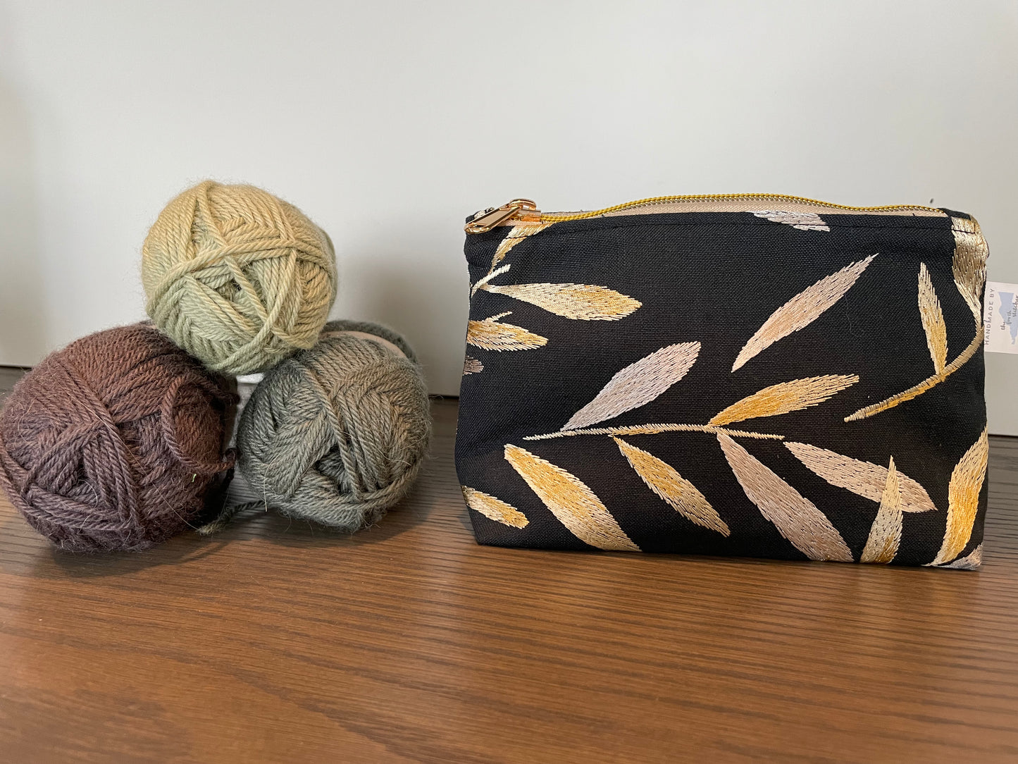 Medium zip pouch