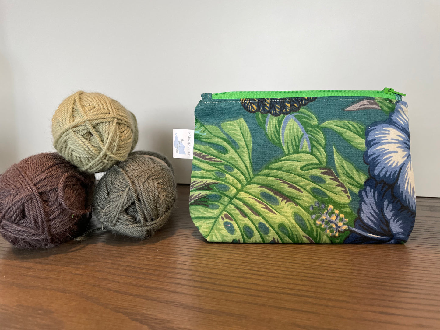 Medium zip pouch