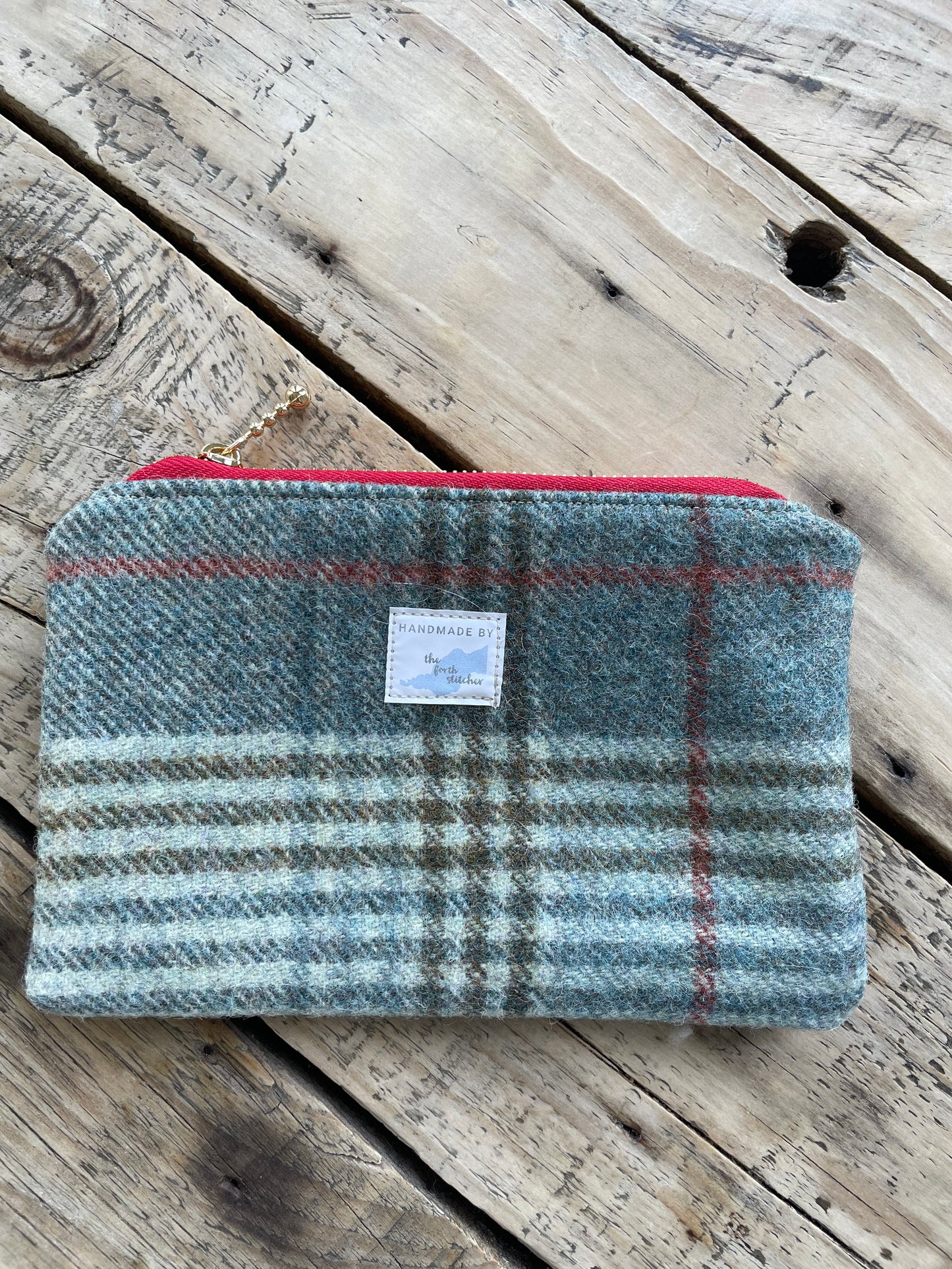 Flat woollen zipper pouch