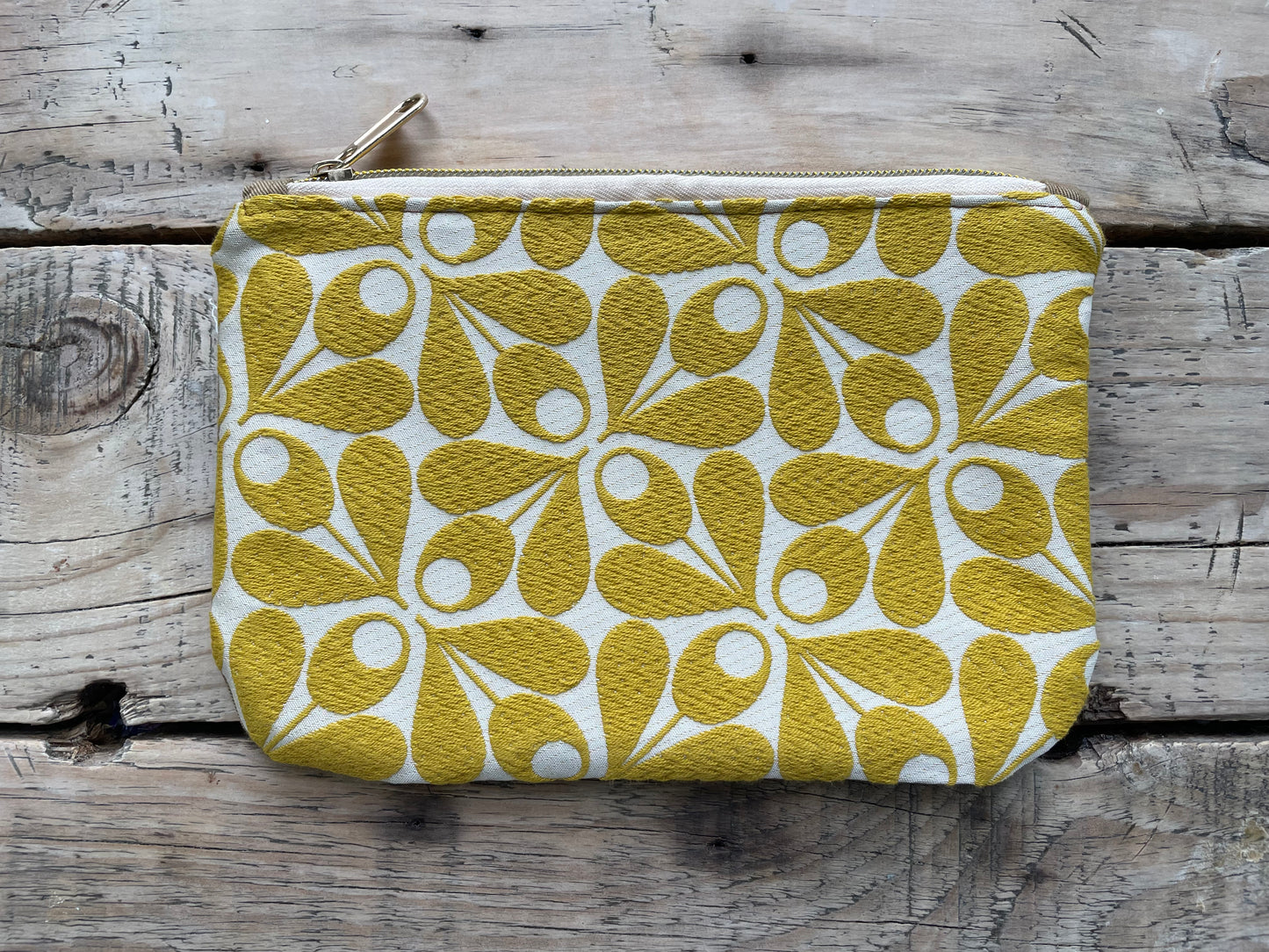 Curved corner zipper pouch.
