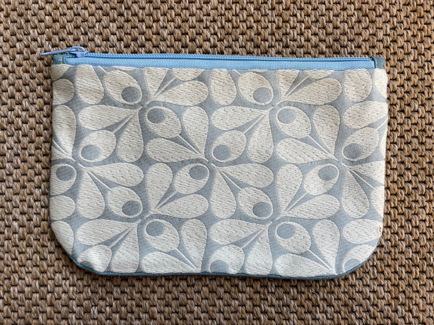 Curved corner zipper pouch.